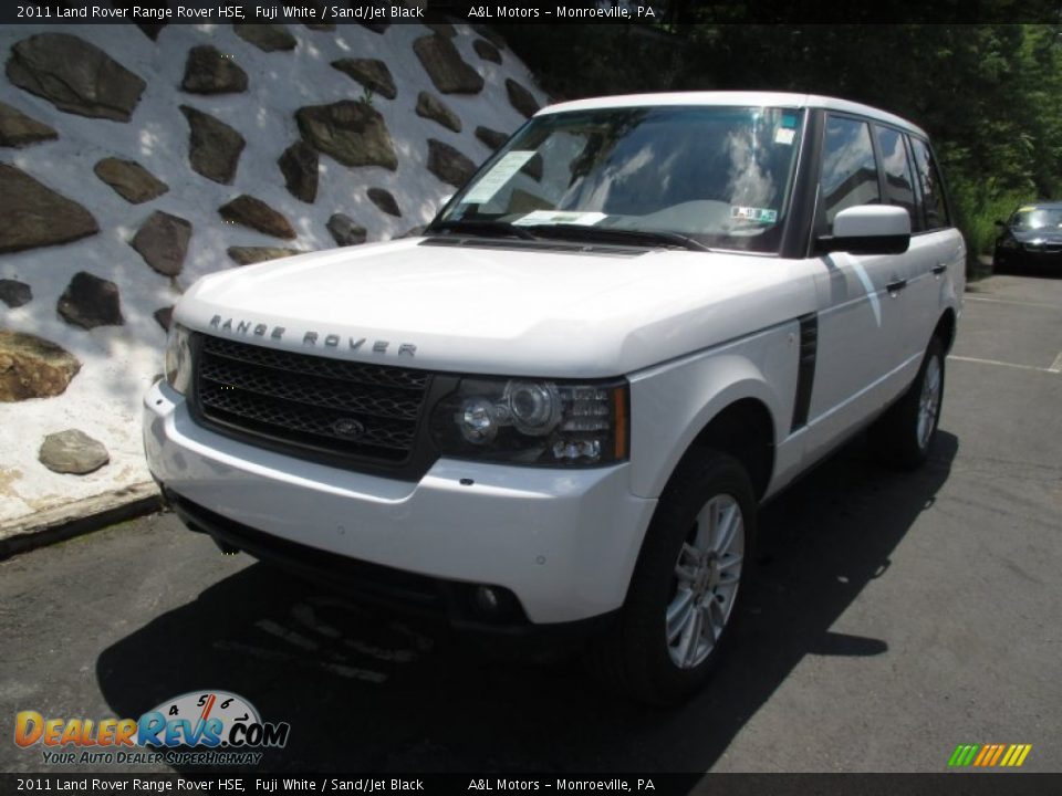 Front 3/4 View of 2011 Land Rover Range Rover HSE Photo #9