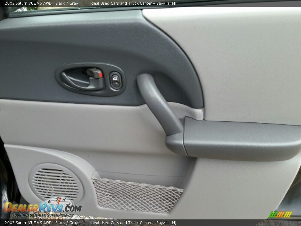 2003 Saturn VUE V6 AWD Black / Gray Photo #11