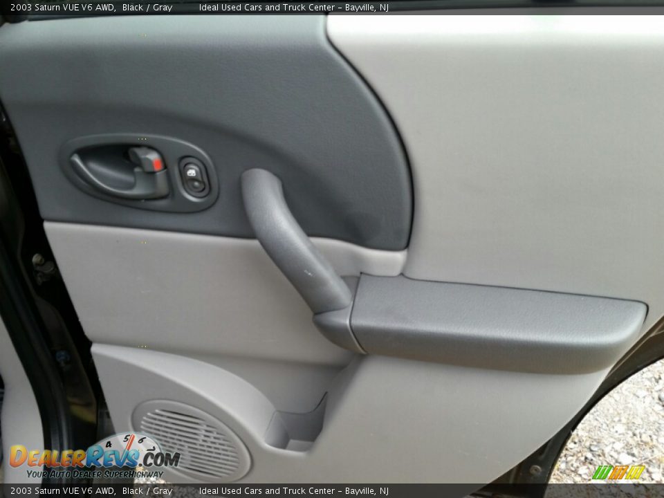 2003 Saturn VUE V6 AWD Black / Gray Photo #12