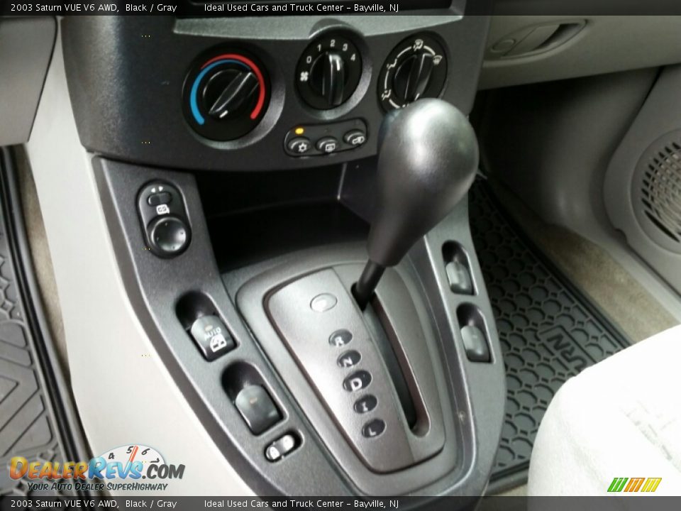 2003 Saturn VUE V6 AWD Black / Gray Photo #17