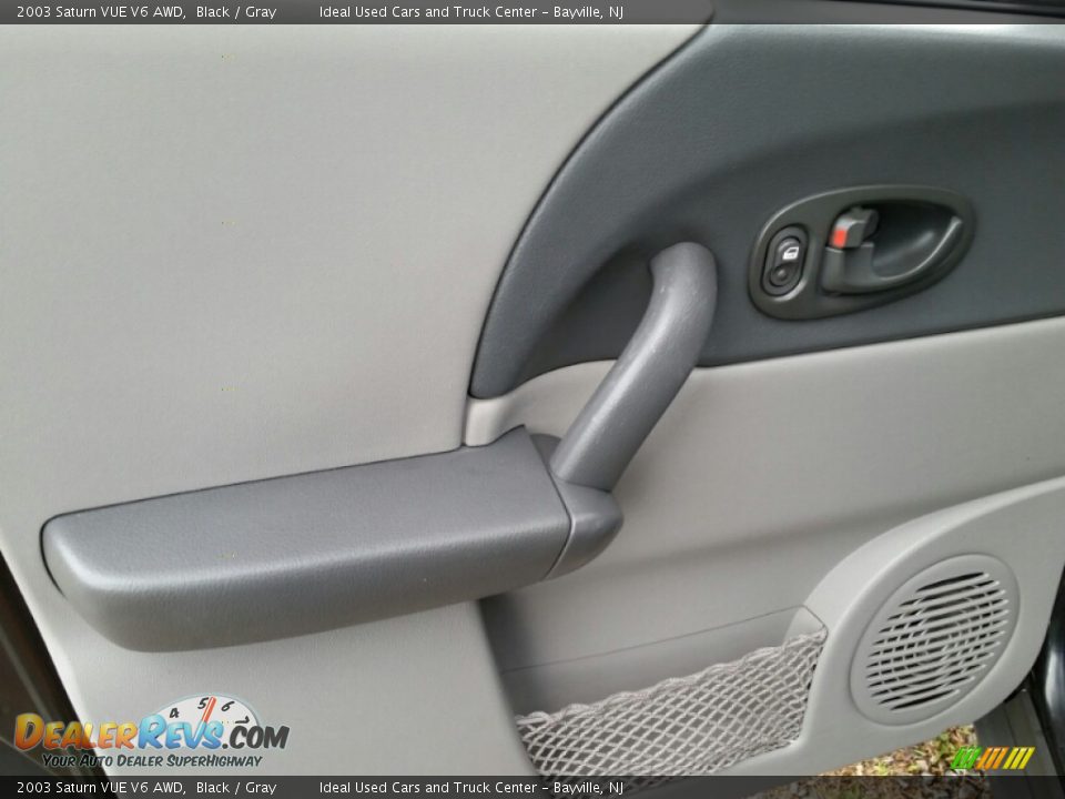 2003 Saturn VUE V6 AWD Black / Gray Photo #18
