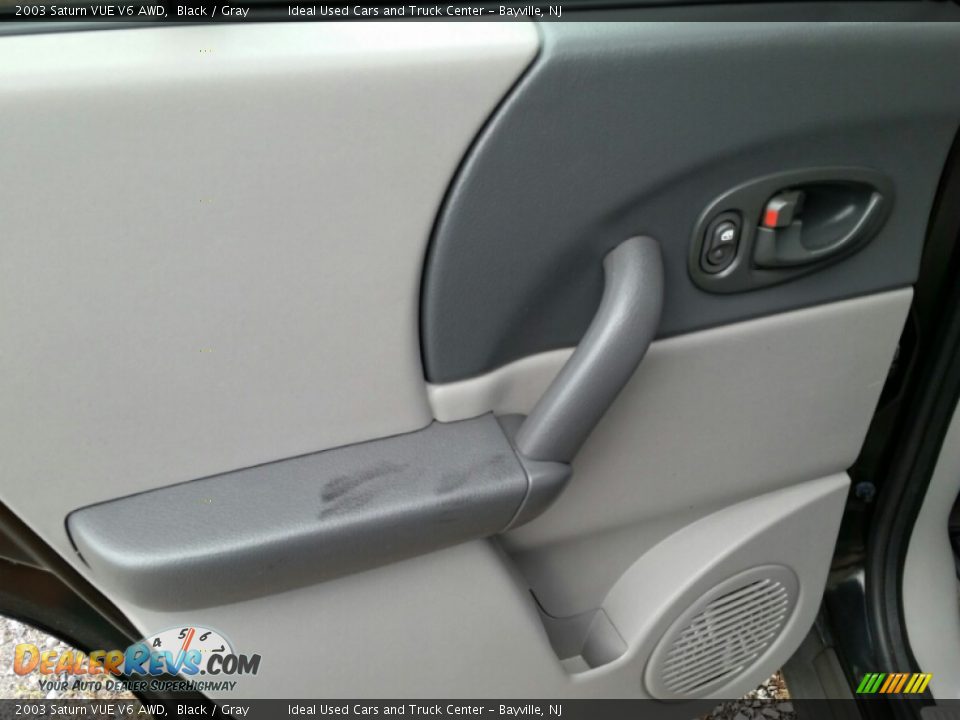 2003 Saturn VUE V6 AWD Black / Gray Photo #25