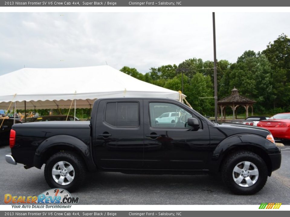 2013 Nissan Frontier SV V6 Crew Cab 4x4 Super Black / Beige Photo #2