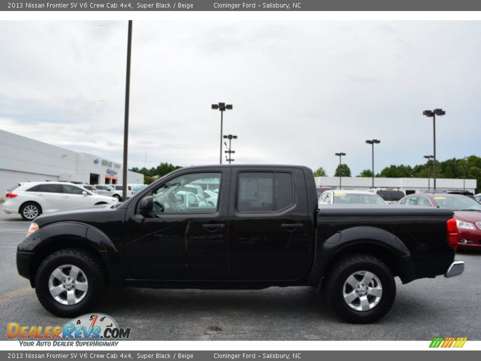 2013 Nissan Frontier SV V6 Crew Cab 4x4 Super Black / Beige Photo #6