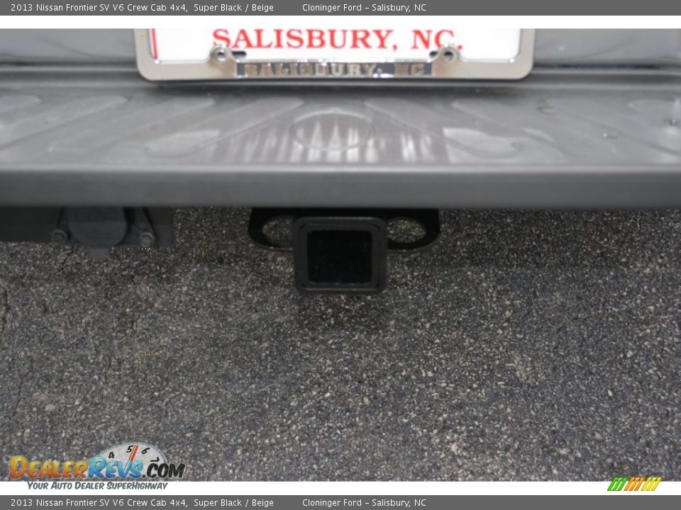 2013 Nissan Frontier SV V6 Crew Cab 4x4 Super Black / Beige Photo #9