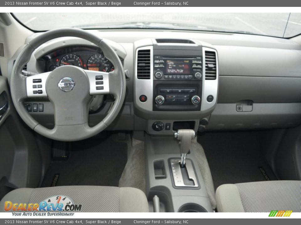 2013 Nissan Frontier SV V6 Crew Cab 4x4 Super Black / Beige Photo #14