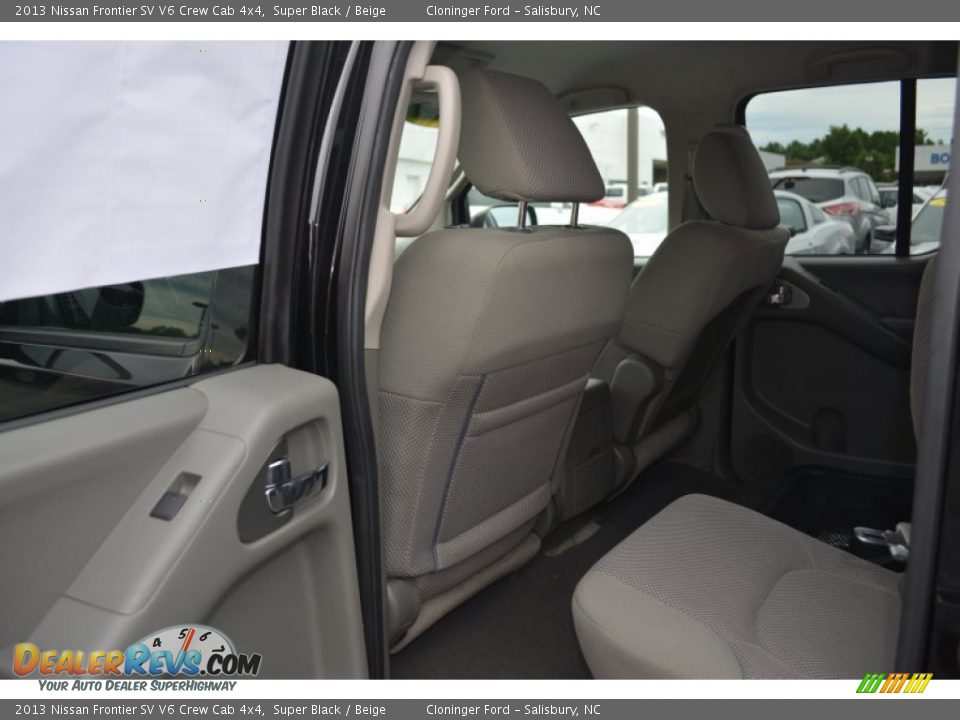 2013 Nissan Frontier SV V6 Crew Cab 4x4 Super Black / Beige Photo #15