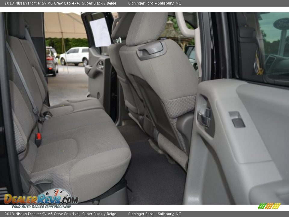 2013 Nissan Frontier SV V6 Crew Cab 4x4 Super Black / Beige Photo #17