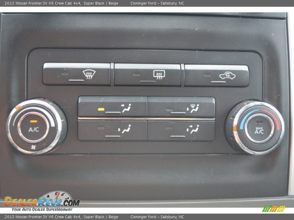 2013 Nissan Frontier SV V6 Crew Cab 4x4 Super Black / Beige Photo #21