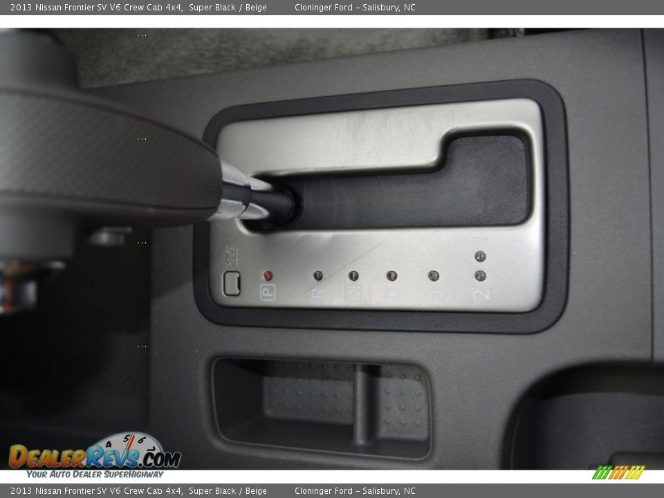 2013 Nissan Frontier SV V6 Crew Cab 4x4 Super Black / Beige Photo #22
