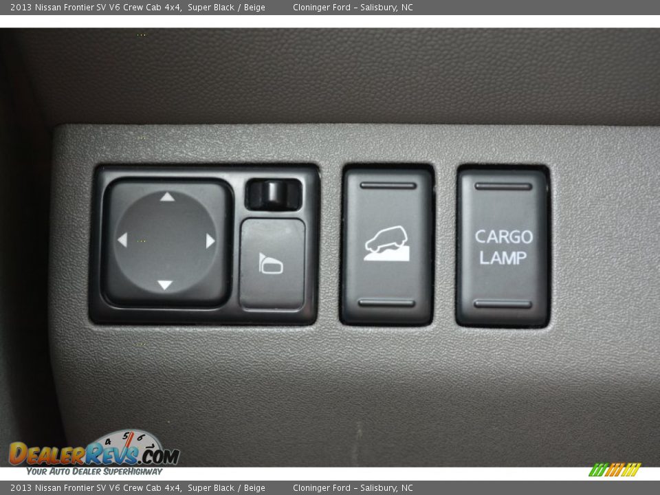 2013 Nissan Frontier SV V6 Crew Cab 4x4 Super Black / Beige Photo #26