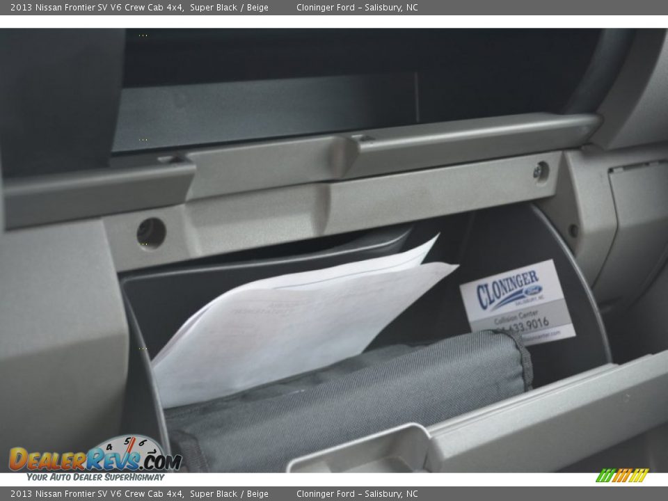 2013 Nissan Frontier SV V6 Crew Cab 4x4 Super Black / Beige Photo #27