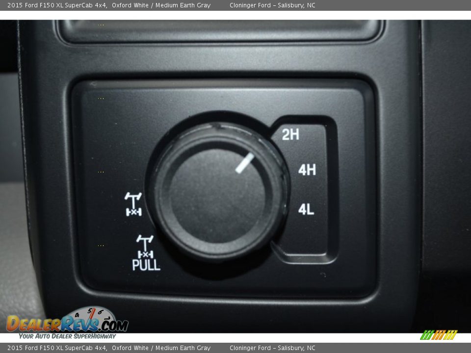 Controls of 2015 Ford F150 XL SuperCab 4x4 Photo #13