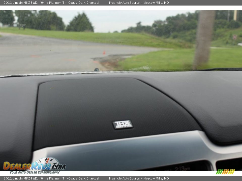 2011 Lincoln MKZ FWD White Platinum Tri-Coat / Dark Charcoal Photo #16