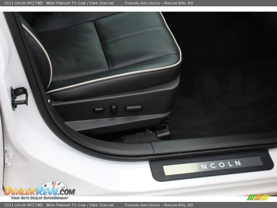 2011 Lincoln MKZ FWD White Platinum Tri-Coat / Dark Charcoal Photo #27