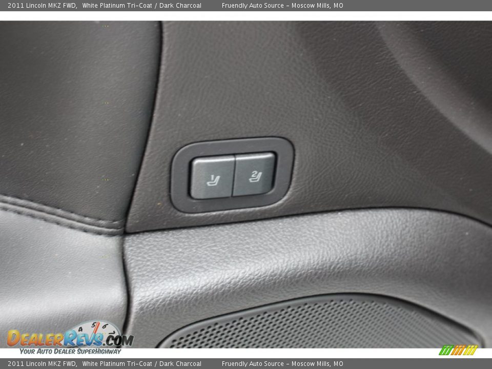 2011 Lincoln MKZ FWD White Platinum Tri-Coat / Dark Charcoal Photo #36