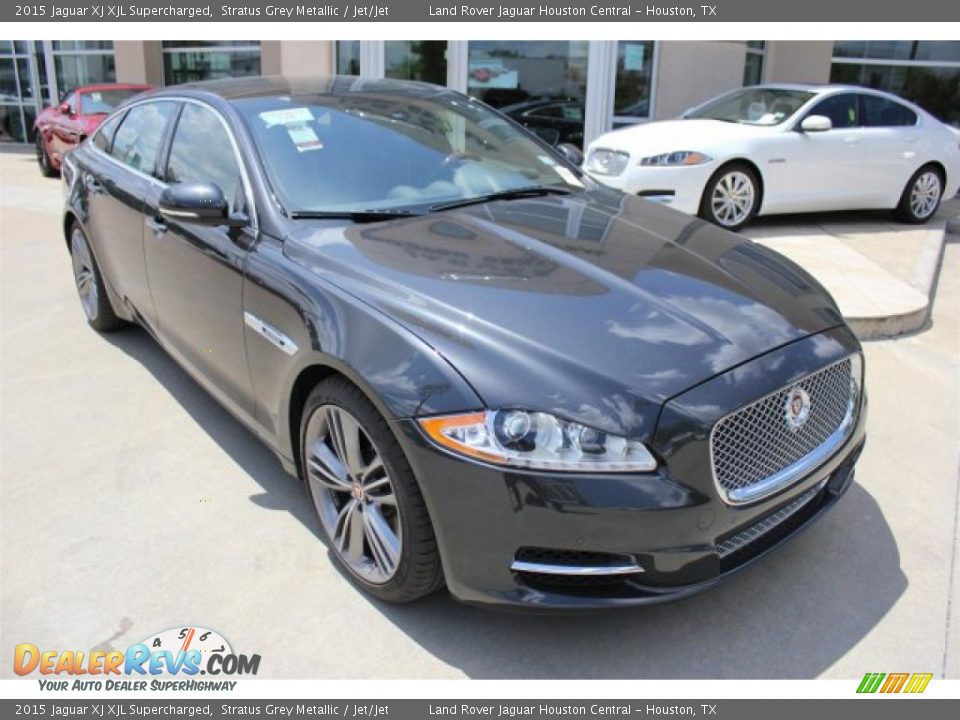 Front 3/4 View of 2015 Jaguar XJ XJL Supercharged Photo #2