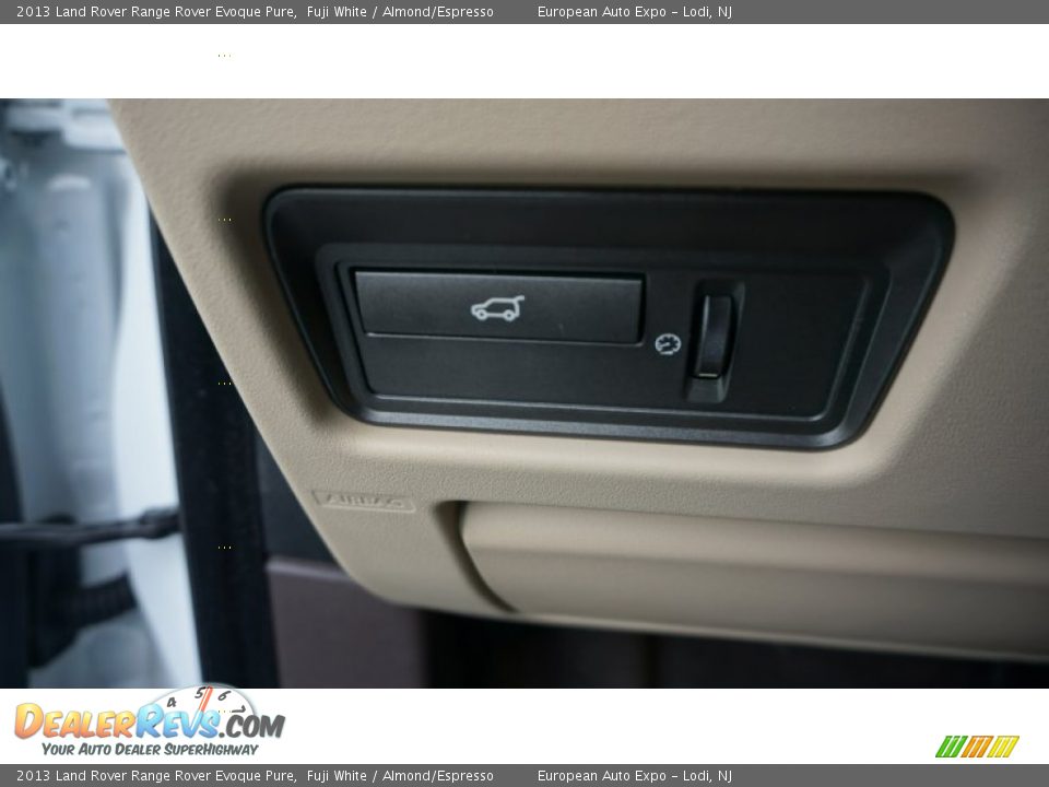 2013 Land Rover Range Rover Evoque Pure Fuji White / Almond/Espresso Photo #21