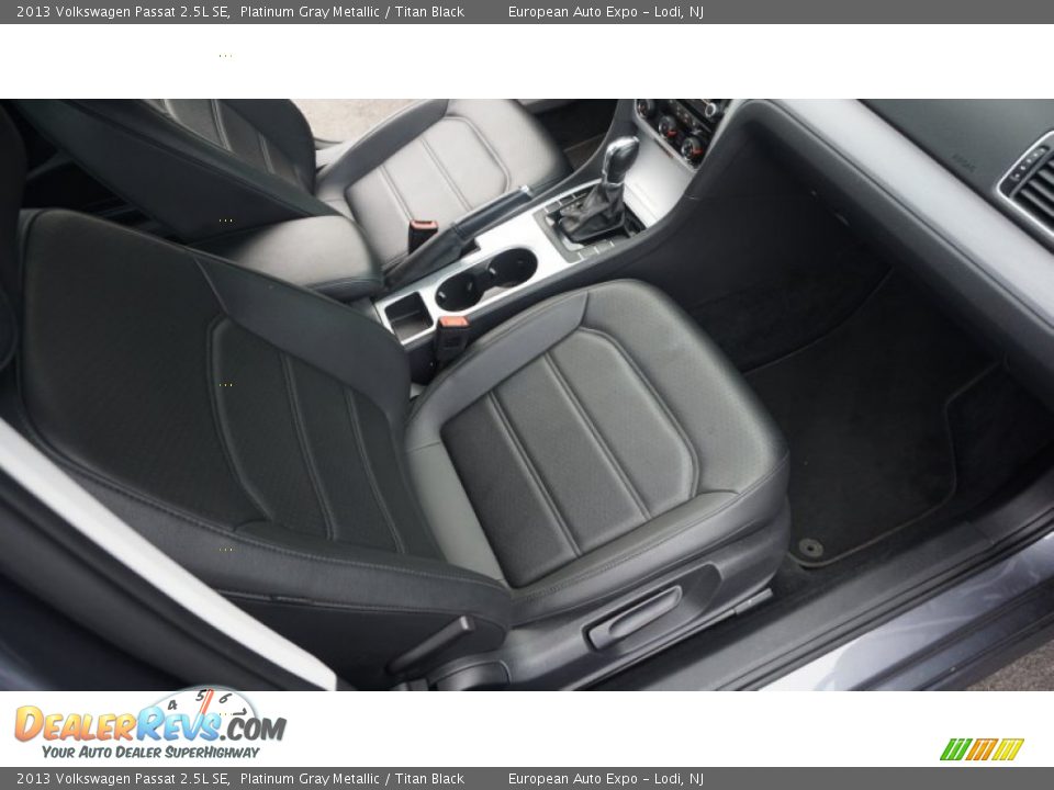 2013 Volkswagen Passat 2.5L SE Platinum Gray Metallic / Titan Black Photo #7