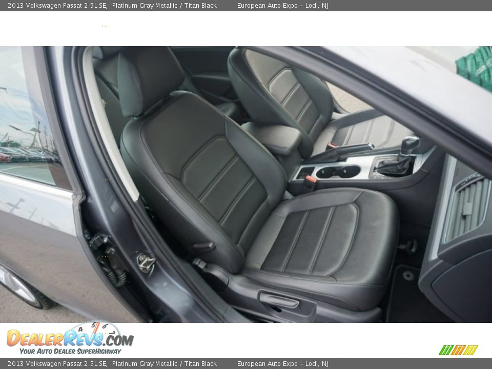 2013 Volkswagen Passat 2.5L SE Platinum Gray Metallic / Titan Black Photo #8