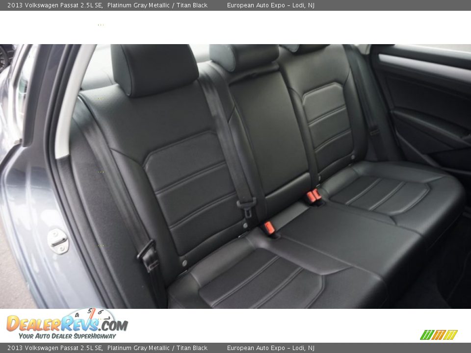 2013 Volkswagen Passat 2.5L SE Platinum Gray Metallic / Titan Black Photo #10