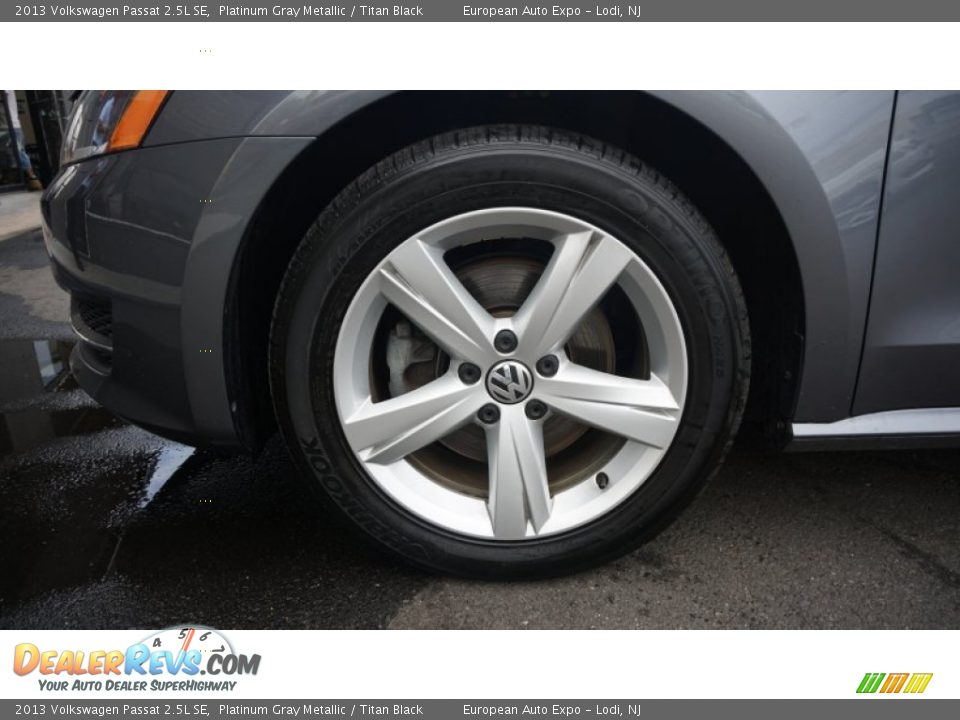 2013 Volkswagen Passat 2.5L SE Platinum Gray Metallic / Titan Black Photo #17