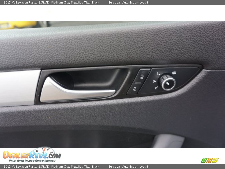 2013 Volkswagen Passat 2.5L SE Platinum Gray Metallic / Titan Black Photo #21