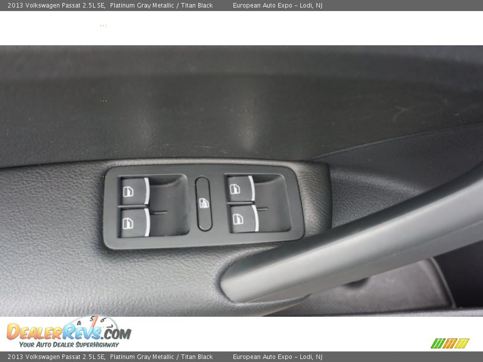 2013 Volkswagen Passat 2.5L SE Platinum Gray Metallic / Titan Black Photo #22