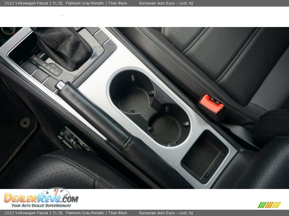 2013 Volkswagen Passat 2.5L SE Platinum Gray Metallic / Titan Black Photo #32
