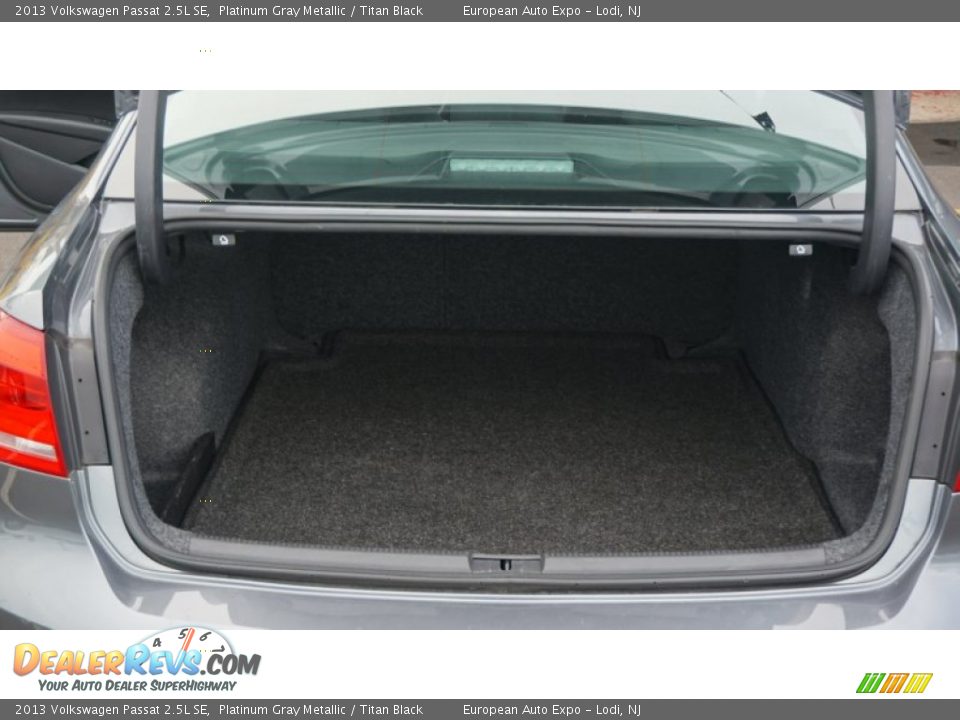 2013 Volkswagen Passat 2.5L SE Platinum Gray Metallic / Titan Black Photo #36