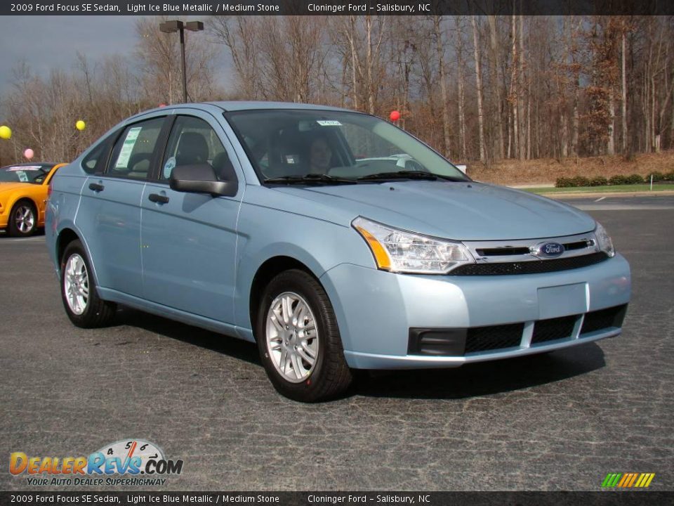 2009 Ford Focus SE Sedan Light Ice Blue Metallic / Medium Stone Photo #1