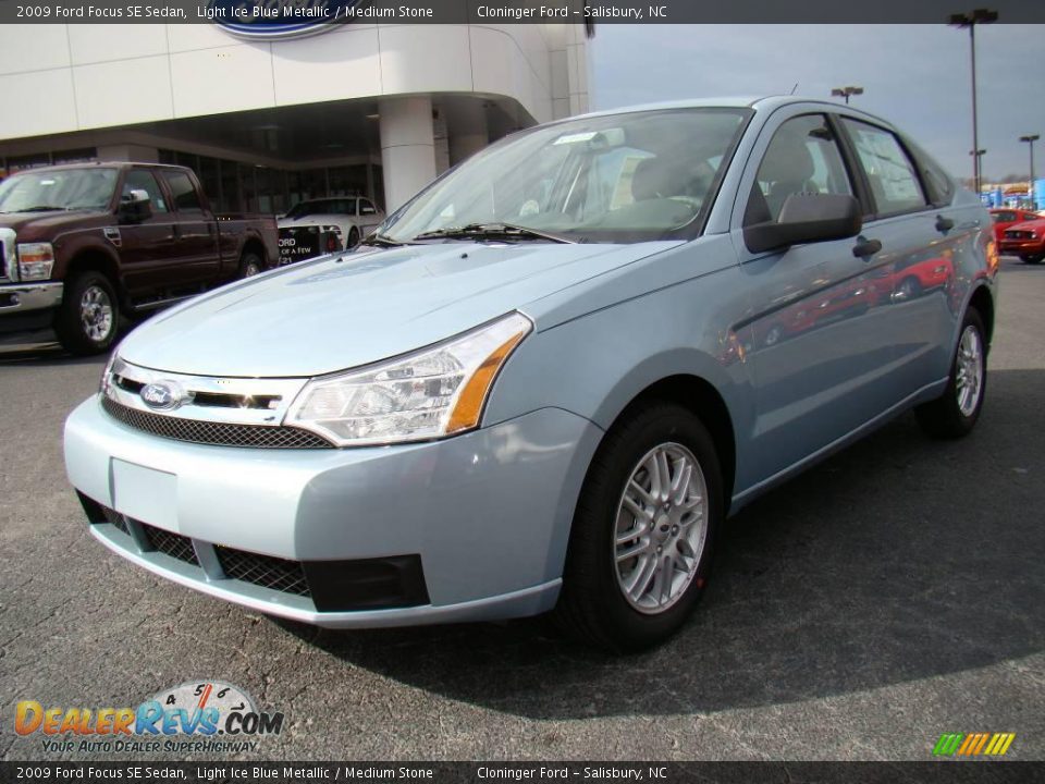 2009 Ford Focus SE Sedan Light Ice Blue Metallic / Medium Stone Photo #6