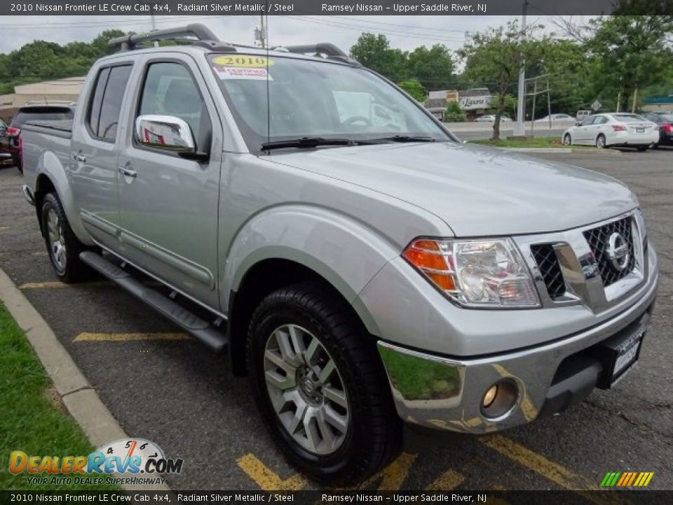 Front 3/4 View of 2010 Nissan Frontier LE Crew Cab 4x4 Photo #3