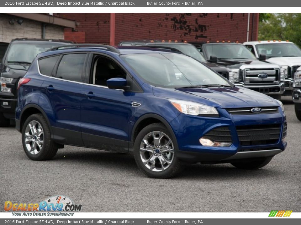 Front 3/4 View of 2016 Ford Escape SE 4WD Photo #1