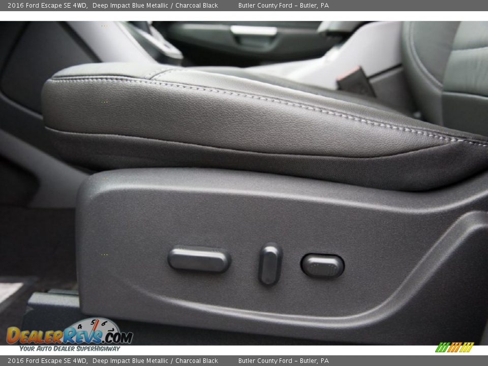 Controls of 2016 Ford Escape SE 4WD Photo #6