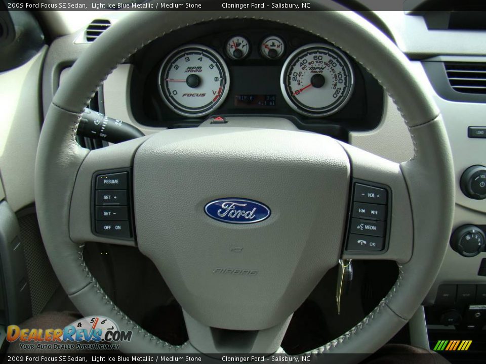 2009 Ford Focus SE Sedan Light Ice Blue Metallic / Medium Stone Photo #21