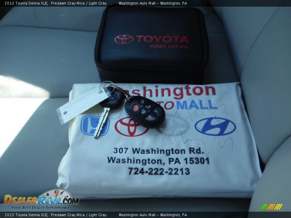 2013 Toyota Sienna XLE Predawn Gray Mica / Light Gray Photo #24