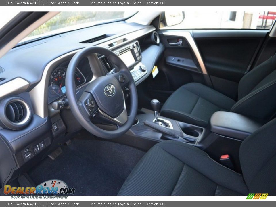 2015 Toyota RAV4 XLE Super White / Black Photo #5