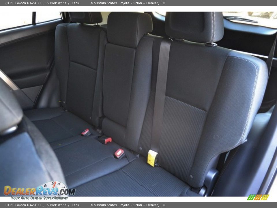 2015 Toyota RAV4 XLE Super White / Black Photo #7