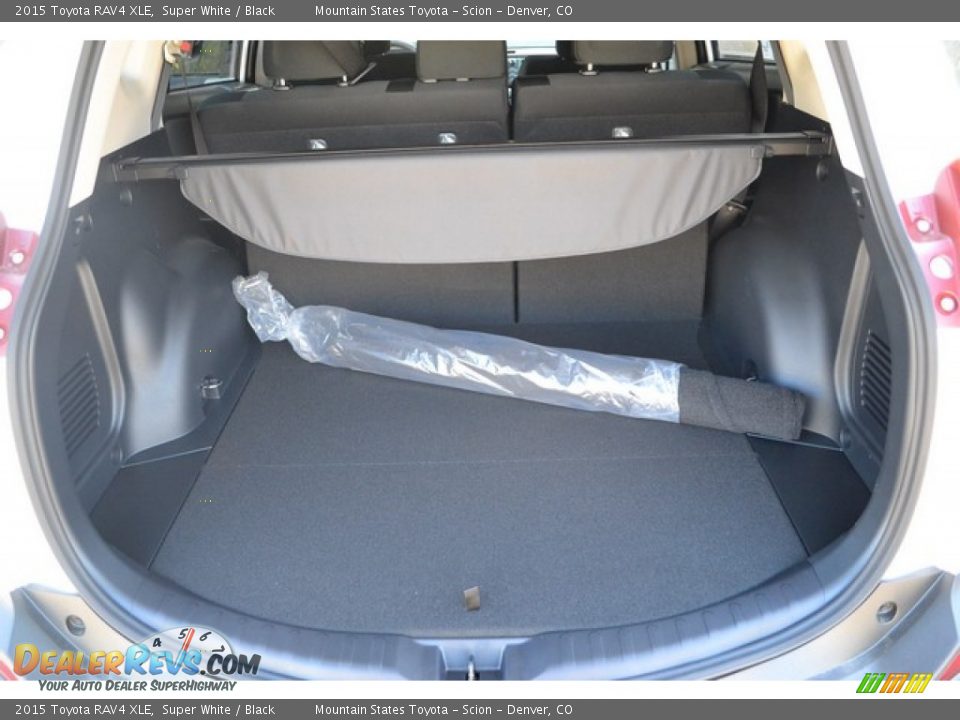 2015 Toyota RAV4 XLE Super White / Black Photo #8