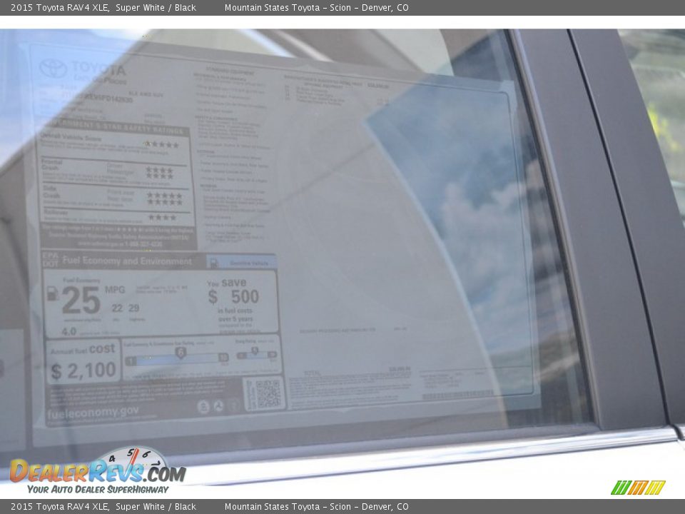 2015 Toyota RAV4 XLE Super White / Black Photo #10