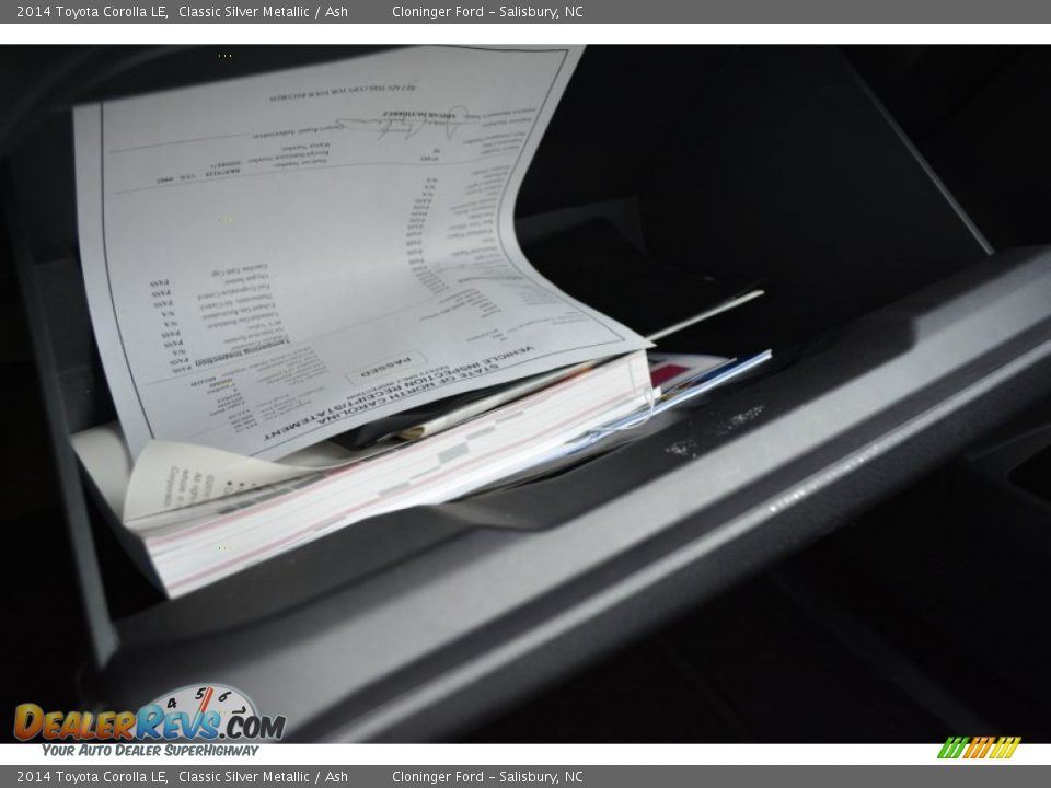 2014 Toyota Corolla LE Classic Silver Metallic / Ash Photo #26