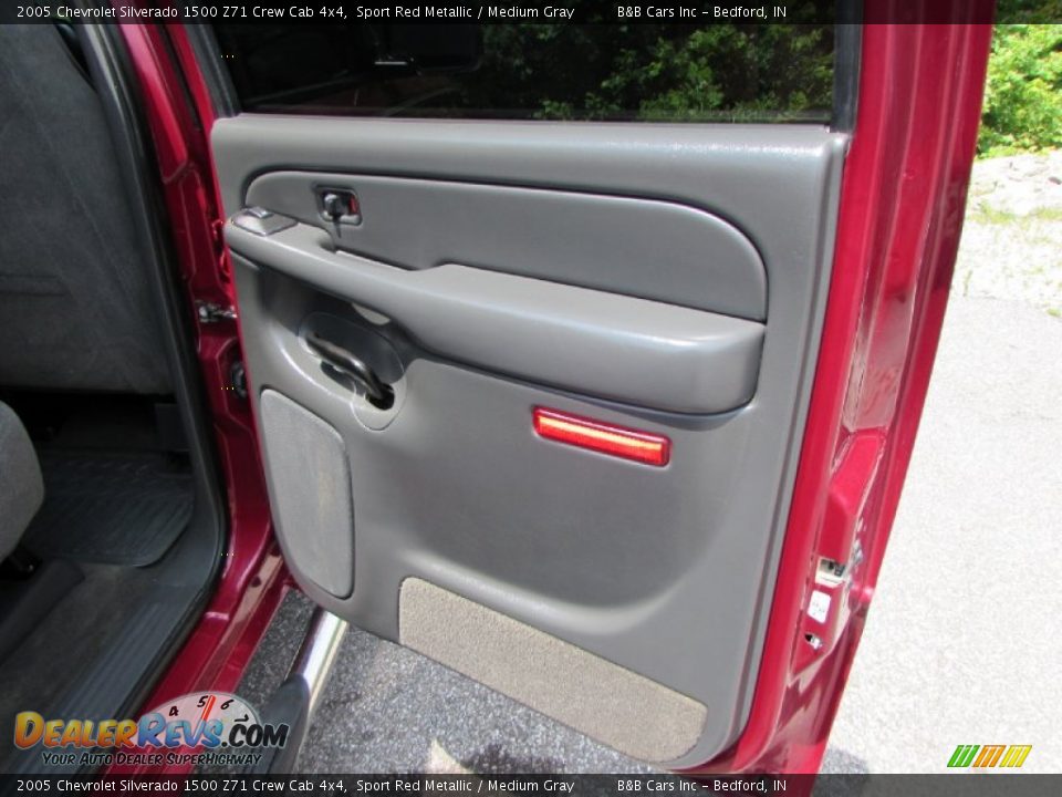 2005 Chevrolet Silverado 1500 Z71 Crew Cab 4x4 Sport Red Metallic / Medium Gray Photo #14