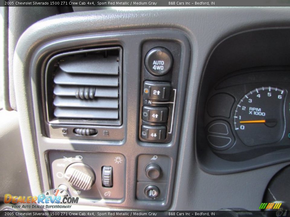 2005 Chevrolet Silverado 1500 Z71 Crew Cab 4x4 Sport Red Metallic / Medium Gray Photo #30