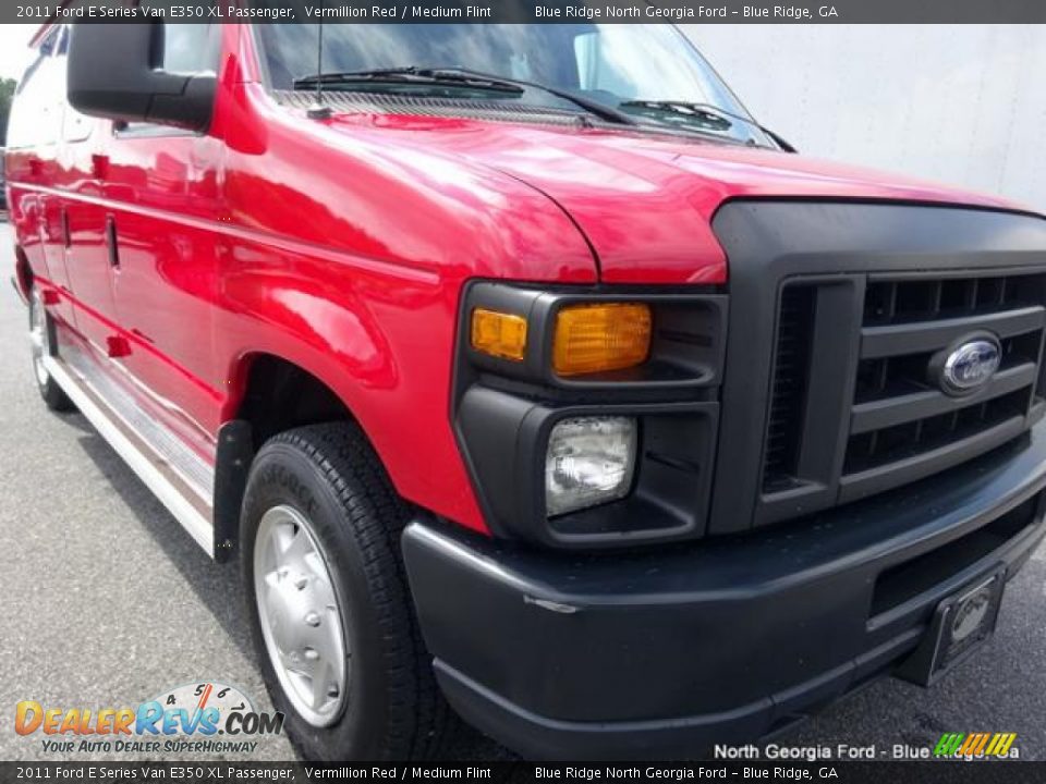 2011 Ford E Series Van E350 XL Passenger Vermillion Red / Medium Flint Photo #32