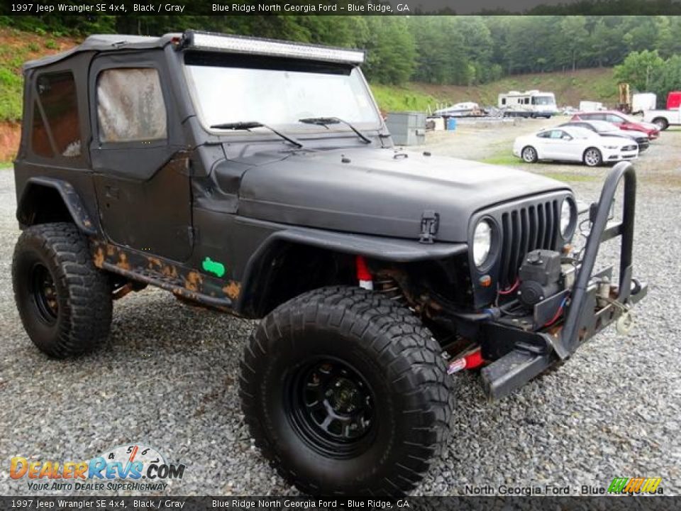 1997 Jeep Wrangler SE 4x4 Black / Gray Photo #2