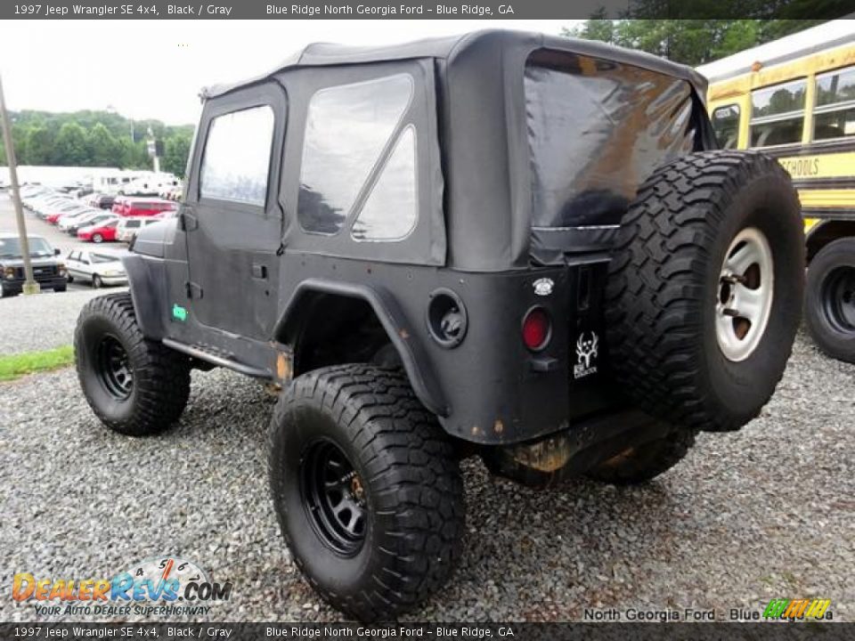1997 Jeep Wrangler SE 4x4 Black / Gray Photo #4