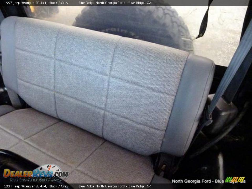 1997 Jeep Wrangler SE 4x4 Black / Gray Photo #11