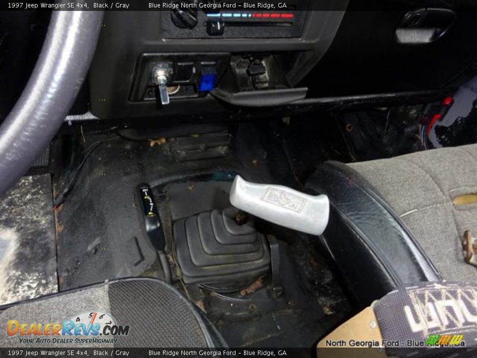 1997 Jeep Wrangler SE 4x4 Black / Gray Photo #12