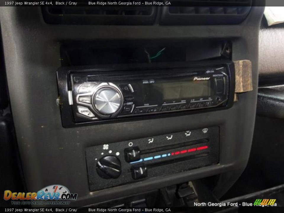 1997 Jeep Wrangler SE 4x4 Black / Gray Photo #13